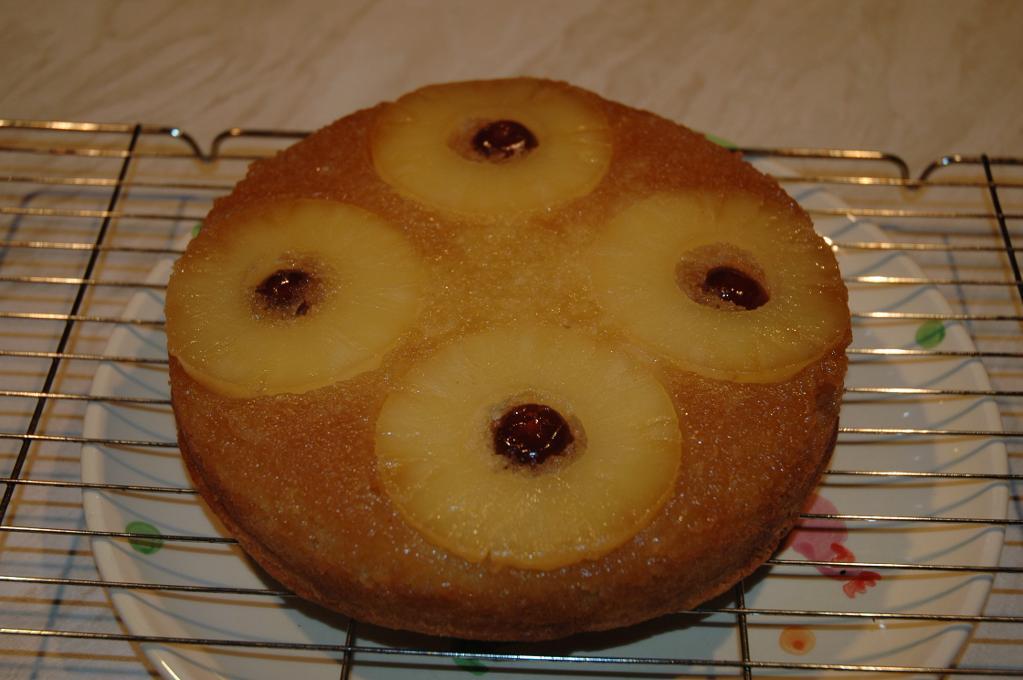 Pineapple upside down cake