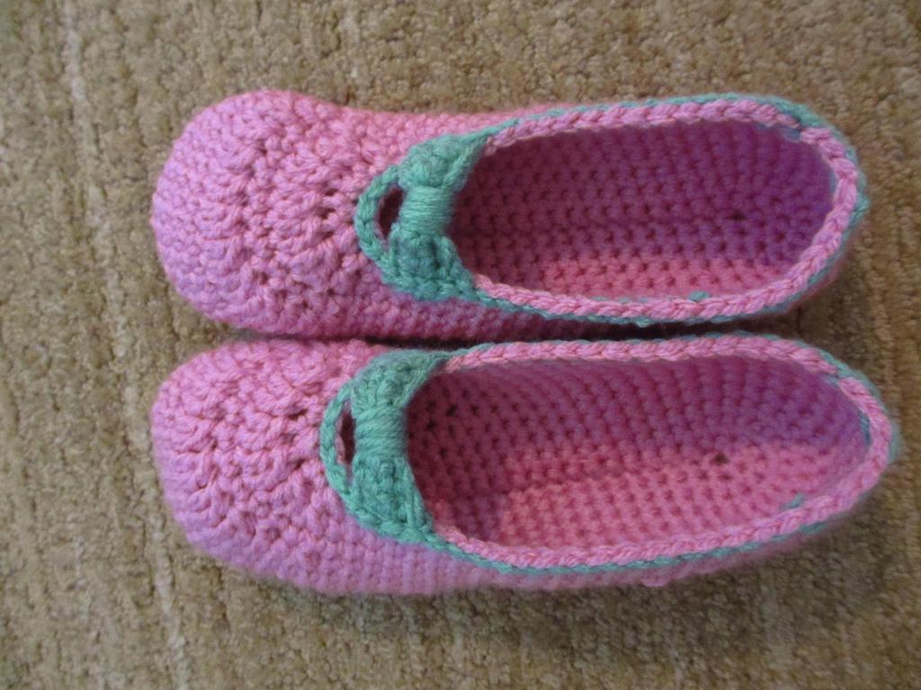 Girls Bow Strap Slippers crochet pattern