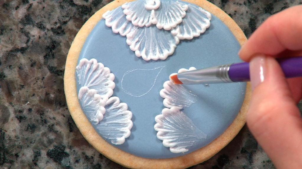 Brush Embroidery Cake Techniques