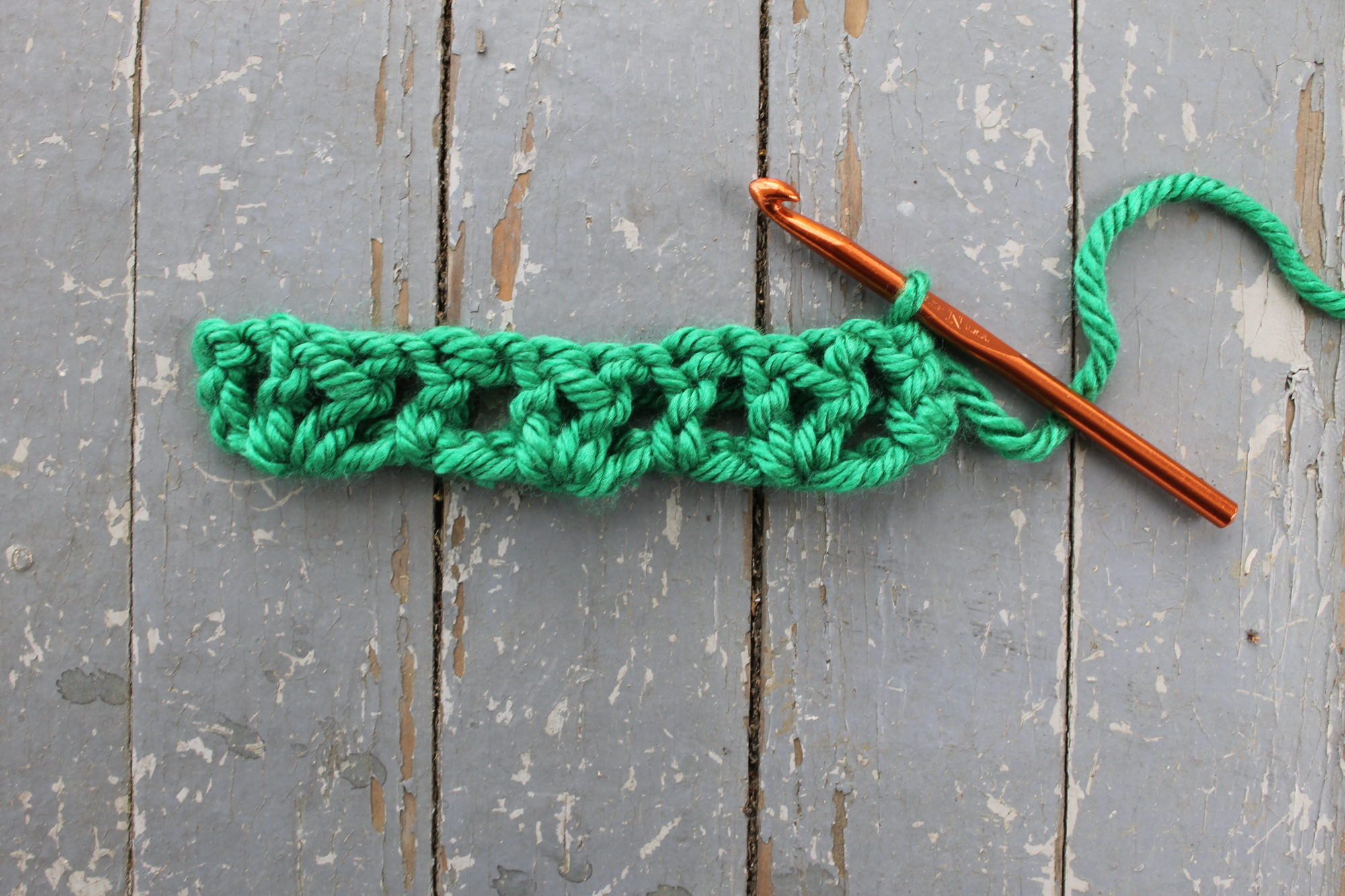 Double crochet base for crocodile stitch