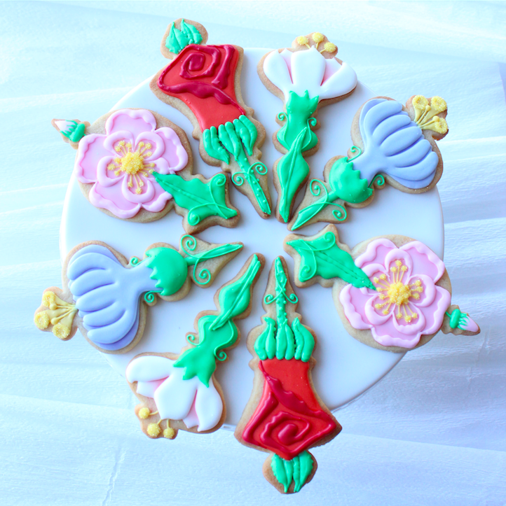 beautiful decorated flower cookies