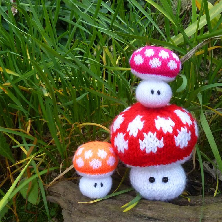 Mushroom Toy or Pincushion knitting pattern