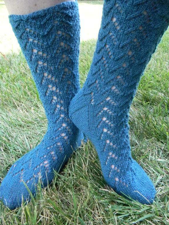Zig Zag Lace Knit Socks knitting pattern
