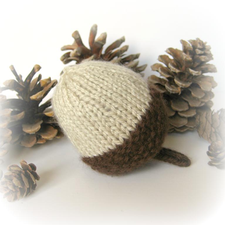Acorn Pincushion knitting pattern
