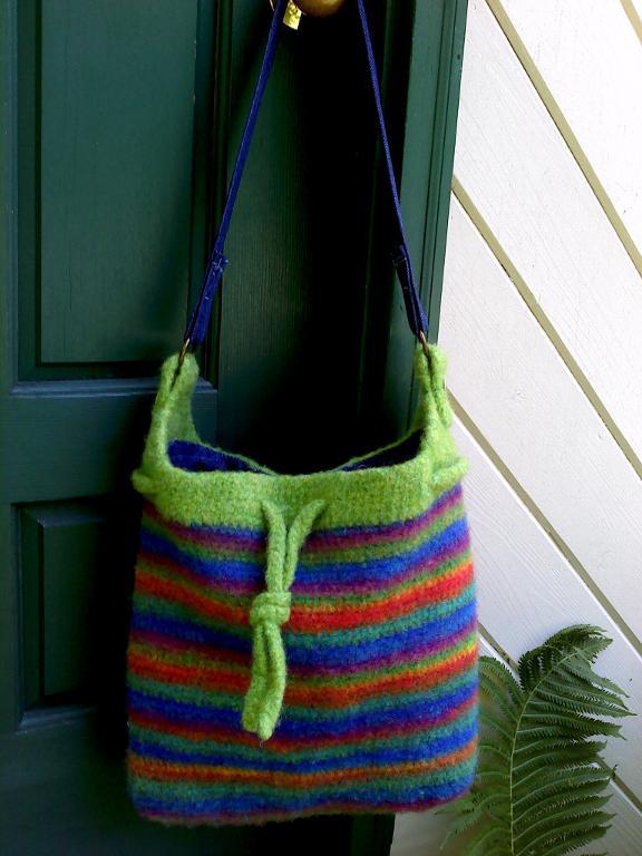 College Tote free crochet pattern