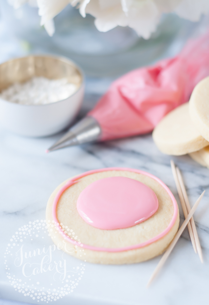 How to decorate wedding cake cookies by Juniper Cakery