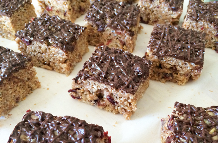 These healthy Rice Krispie treats are totally guilt-free (but still have chocolate!)