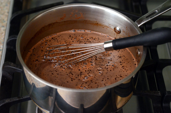 Making chocolate ice pops on the stove