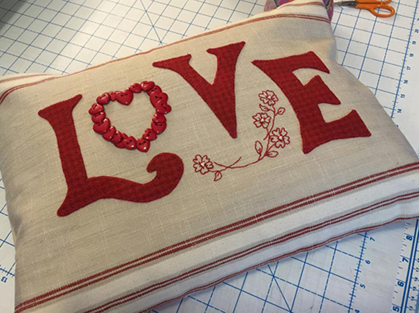 LOVE PILLOW_1