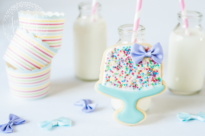 Tutorial on how to decorate birthday cake shaped sugar cookies