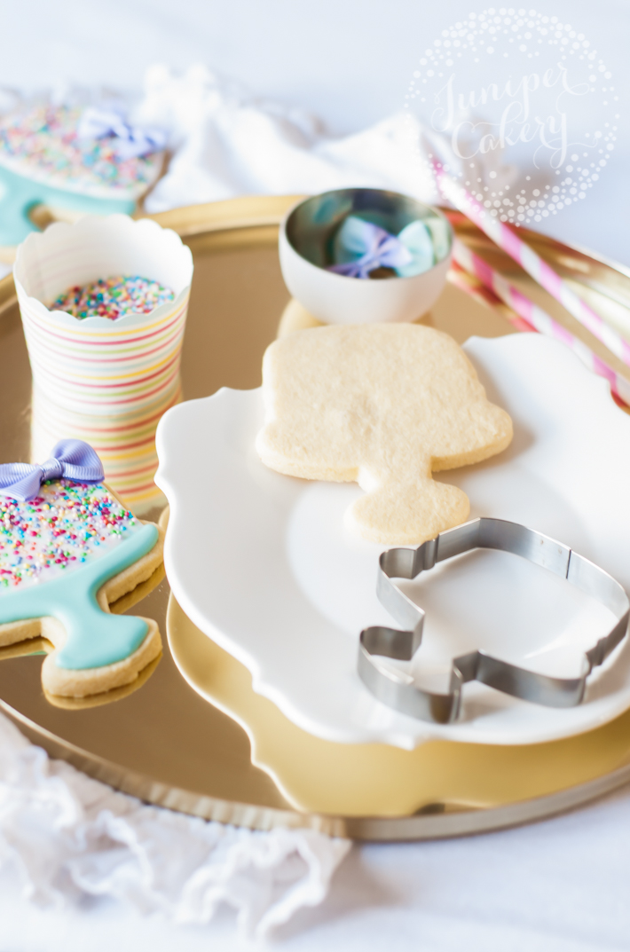 Step-by-step tutorial for birthday cake iced cookies