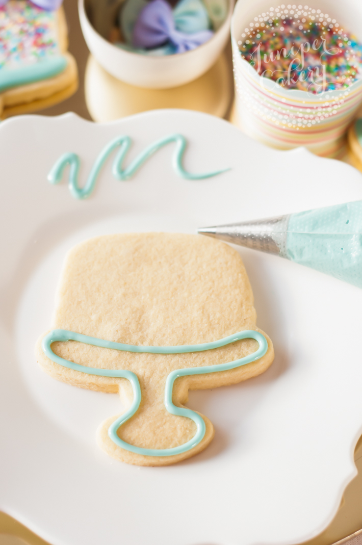 Learn how to ice easy birthday cake cookies with this tutorial