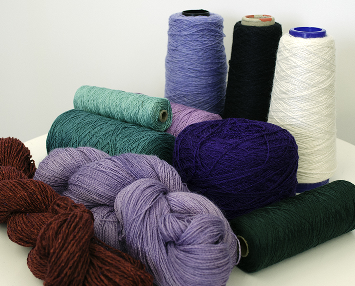 Ideal for a first scarf: lambswool, Merino, cotton and Tencel are all available in many beautiful colors