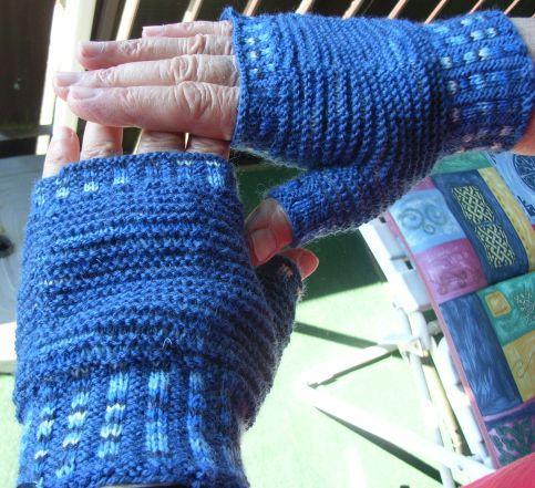 Free Ocean Mitts Knitting Pattern