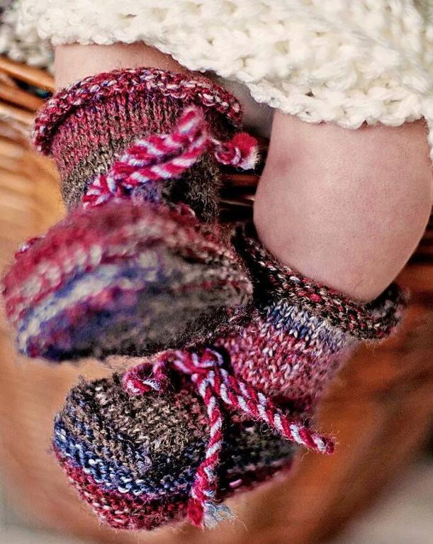 Stay-On Baby Botties FREE Knitting Pattern