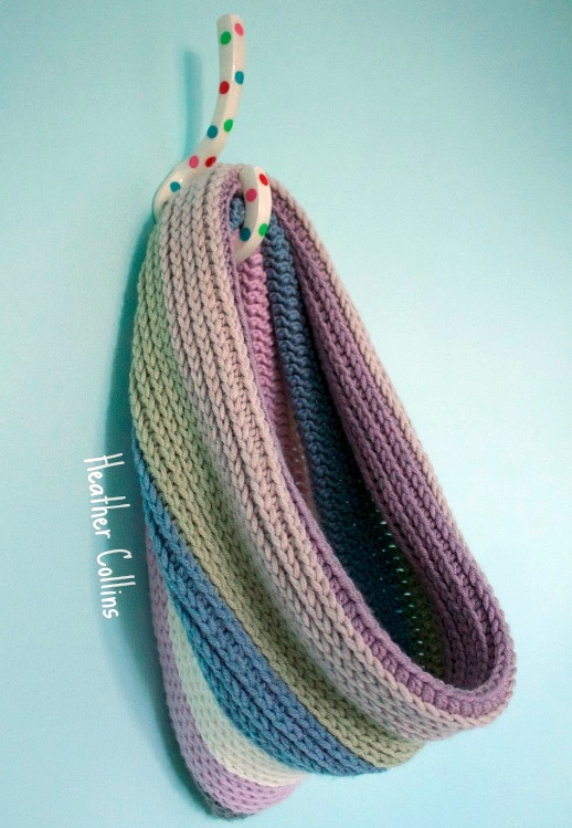 Sloppy Sunday Cowl with half double crochet stitch in the round