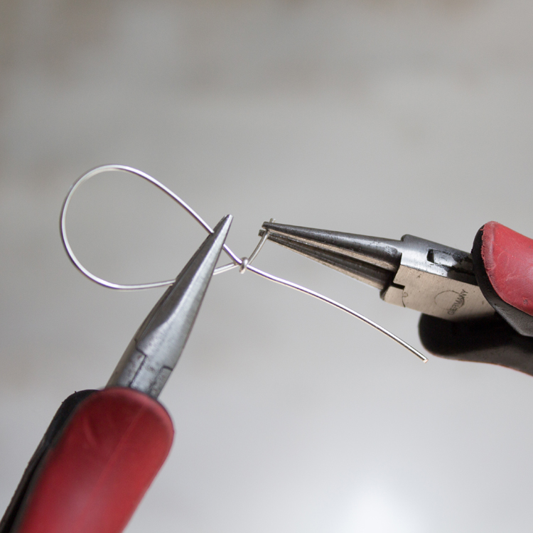 Make a complete loop around the longer end of the wire