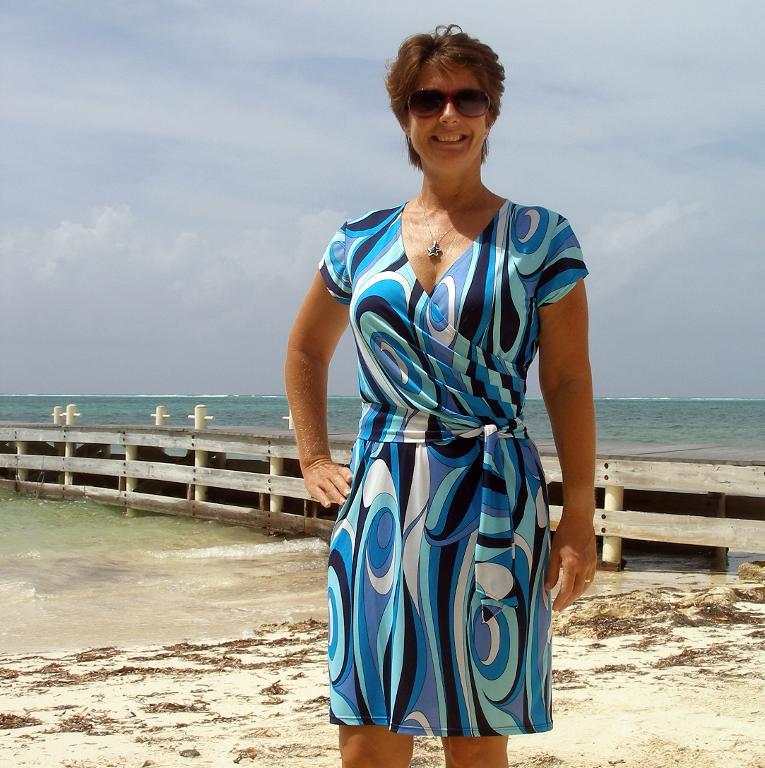 Easy DIY Beach Wrap Cover Up Free Sew Pattern - Video  Dress patterns diy,  Wrap dress pattern, Wrap dress pattern diy