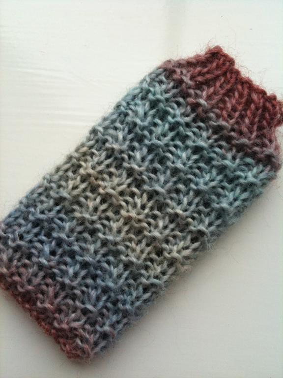 Hurdle Stitch iPhone Cozy FREE Knitting Pattern