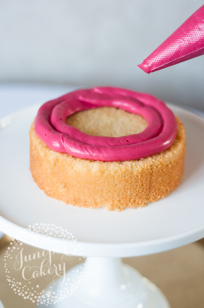 Piping Buttercream Between Cake Layers
