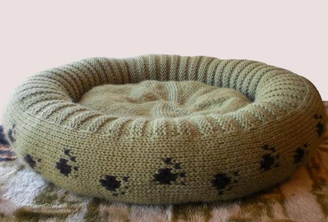 Plush Dog or Cat Bed Knitting Pattern