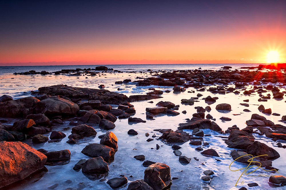 ocean landscape photo  with crooked horizon