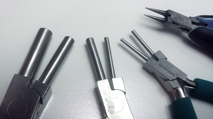 round-nose pliers