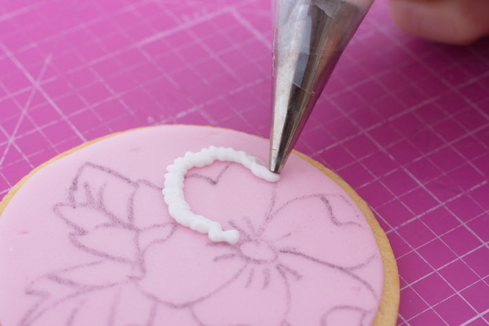 Pipe wriggly lines with royal icing