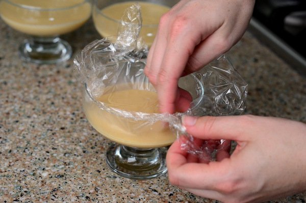 Prevent Skin from Forming on top of Butterscotch Pudding