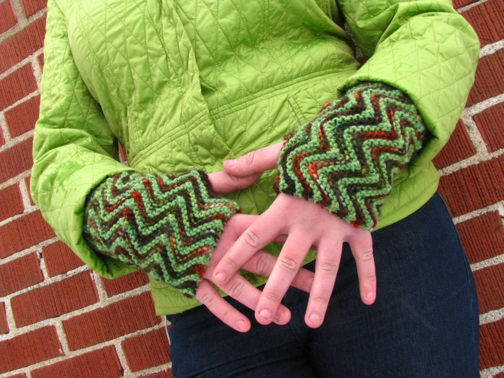 ZigZag Fingerless Gloves FREE Knitting Pattern