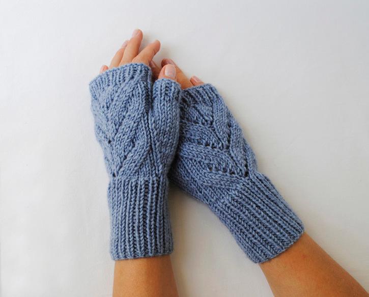 "Leaves" Fingerless Gloves FREE Knitting Pattern