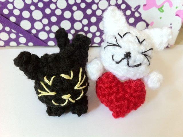 Little Sleepy Cats in Love FREE Crochet Pattern