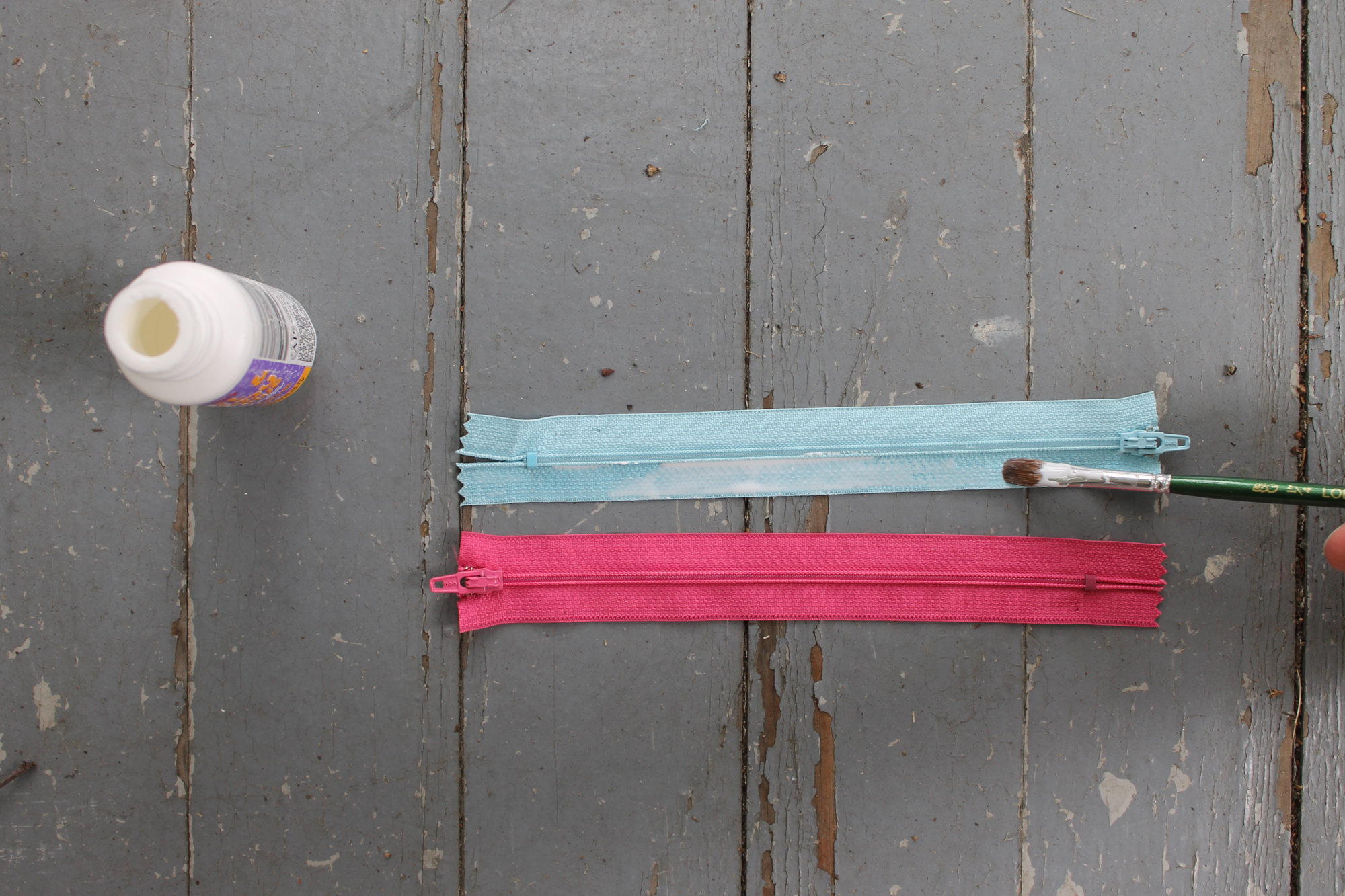 Gluing the zipper bracelet together