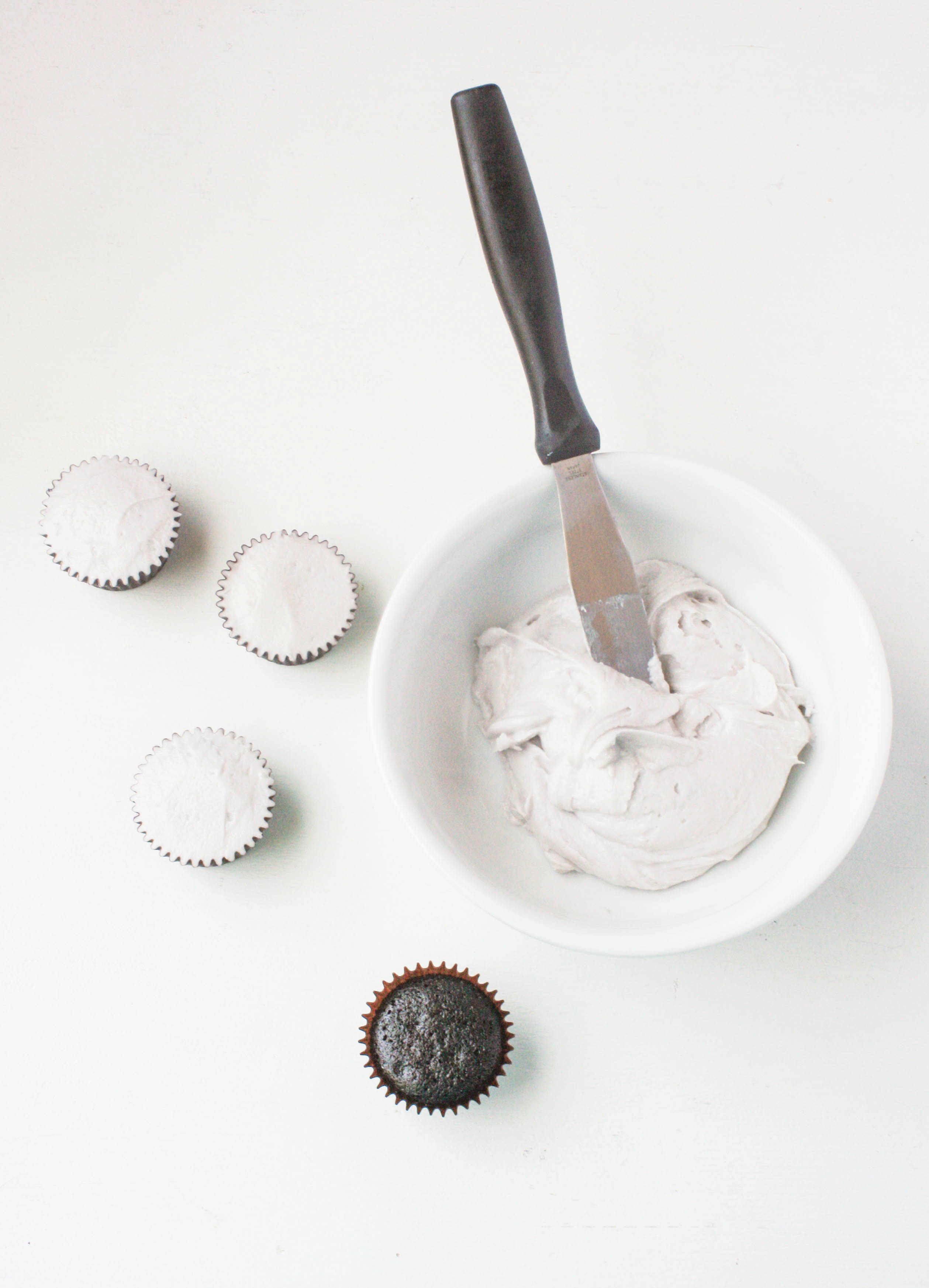 Icing the cupcakes | Erin Gardner | Bluprint