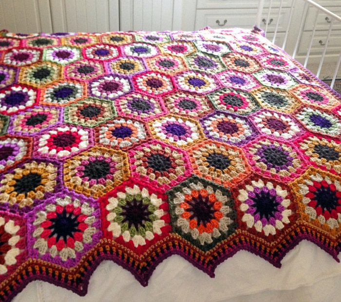Round 3 of the flower crochet hexagon motif