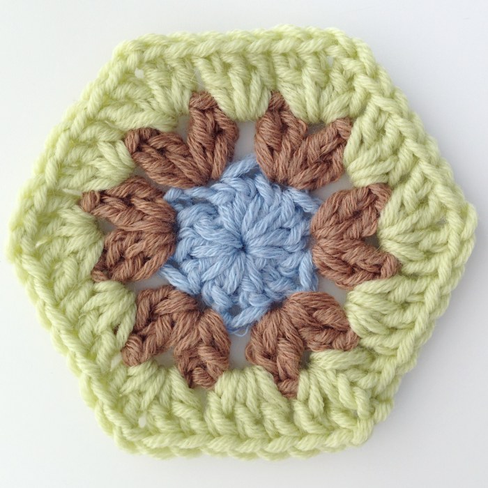 Finishing the solid crochet hexagon motif