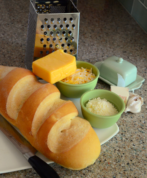 Cheesy Easy Garlic Bread Ingredients