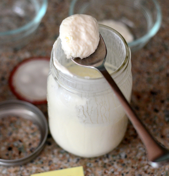 How to make sour cream with heavy cream