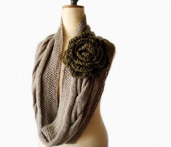 Round Rose Knitting Scarf