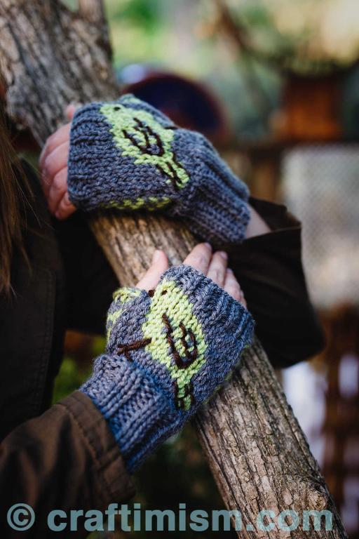 Bird Patterned Fingerless Mitts