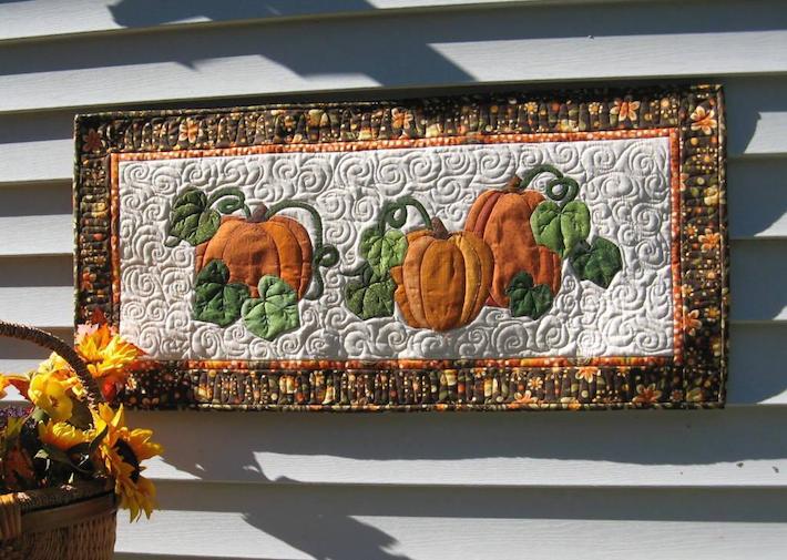 Pumpkin wall hanging quilt