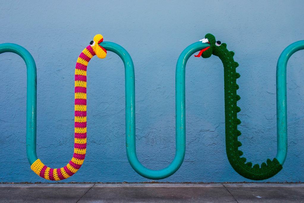 yarnbombing snakes