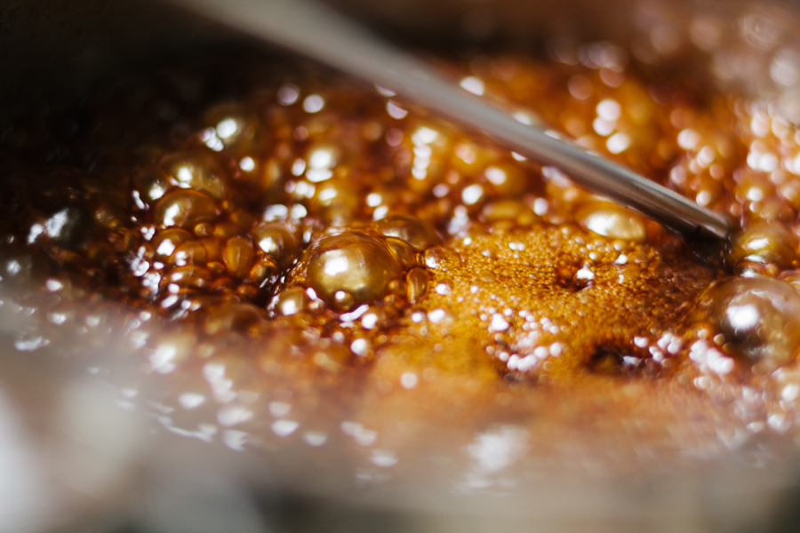 Boiling sugar for homemade cracker jacks