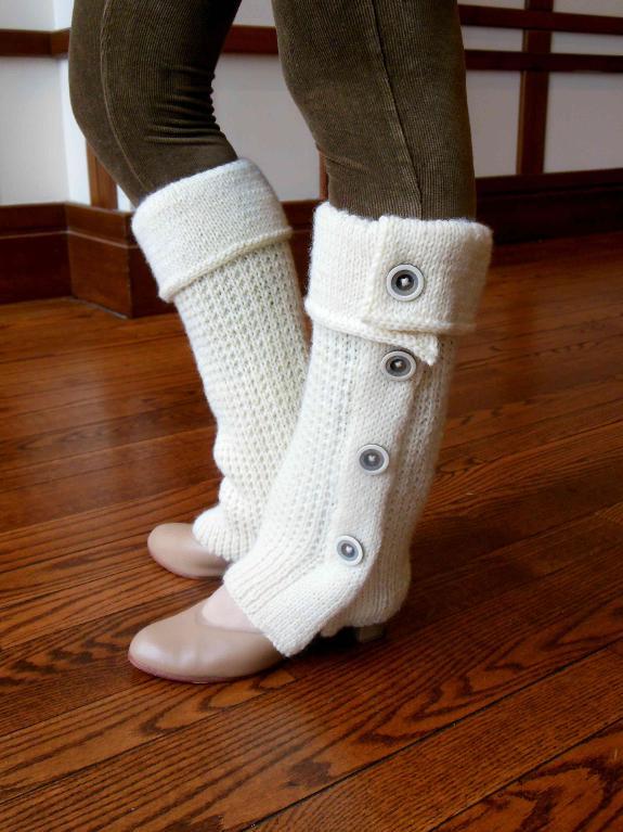 Tout Boutonne Leg Warmers Knitting Pattern