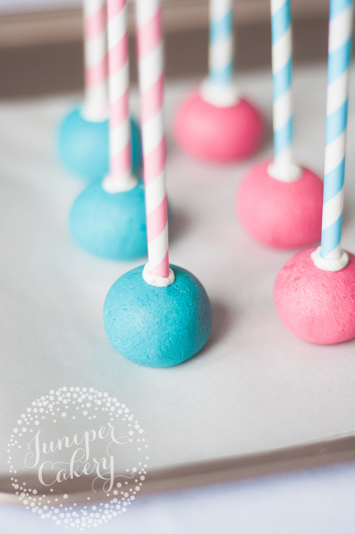 Tutorial for surprise gender reveal cake pops