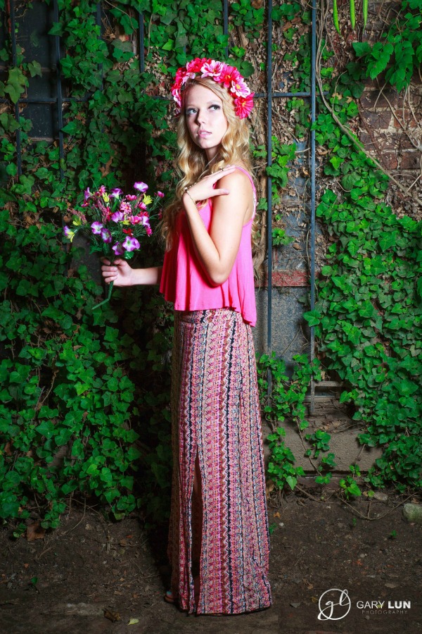 Learn off camera flash to take picture like this even in low light situation