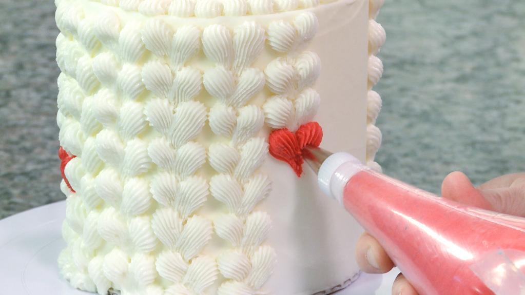 how to pipe buttercream