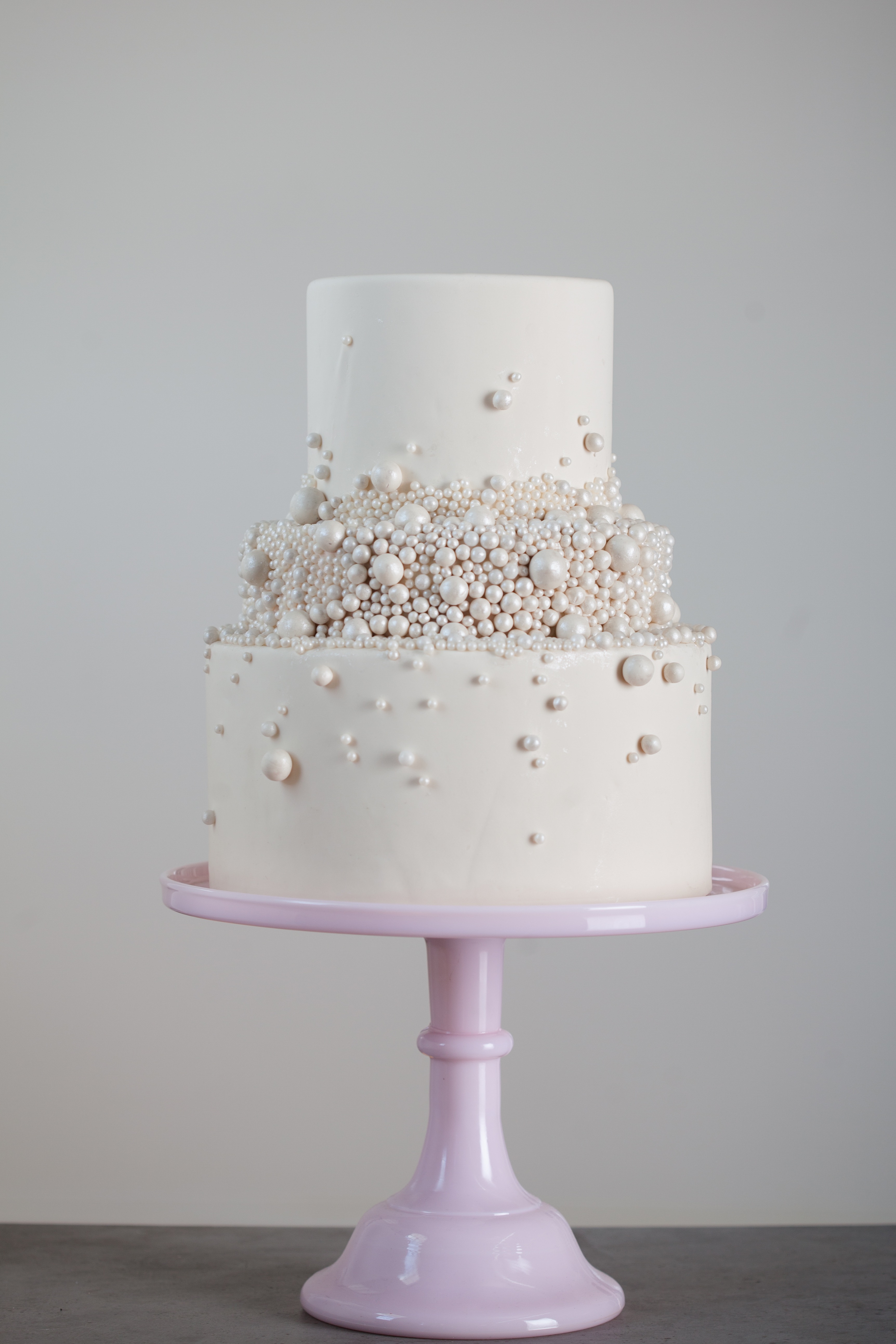 Using Edible Glue to Attach Pearls to a Cake