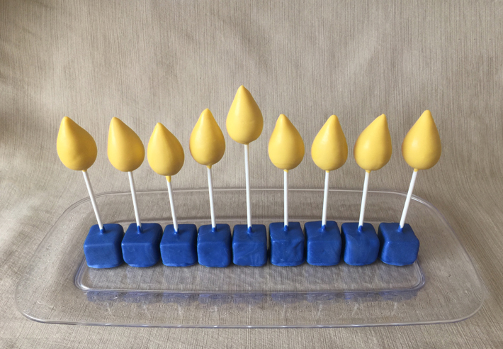 Hanukkah cake pops