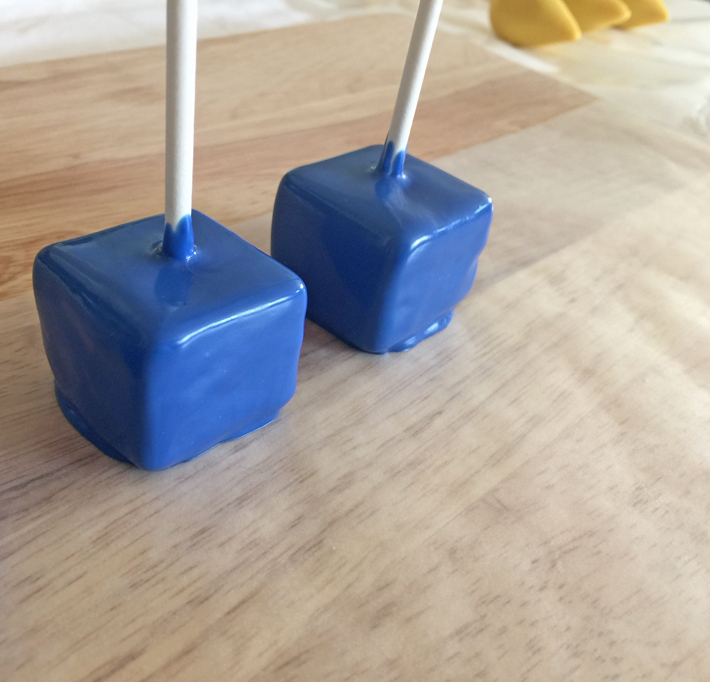 Dipped cake pop bases
